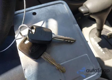 2001 Ford Focus Zx3 из США, поврежденный, VIN 3FAFP31381R177631